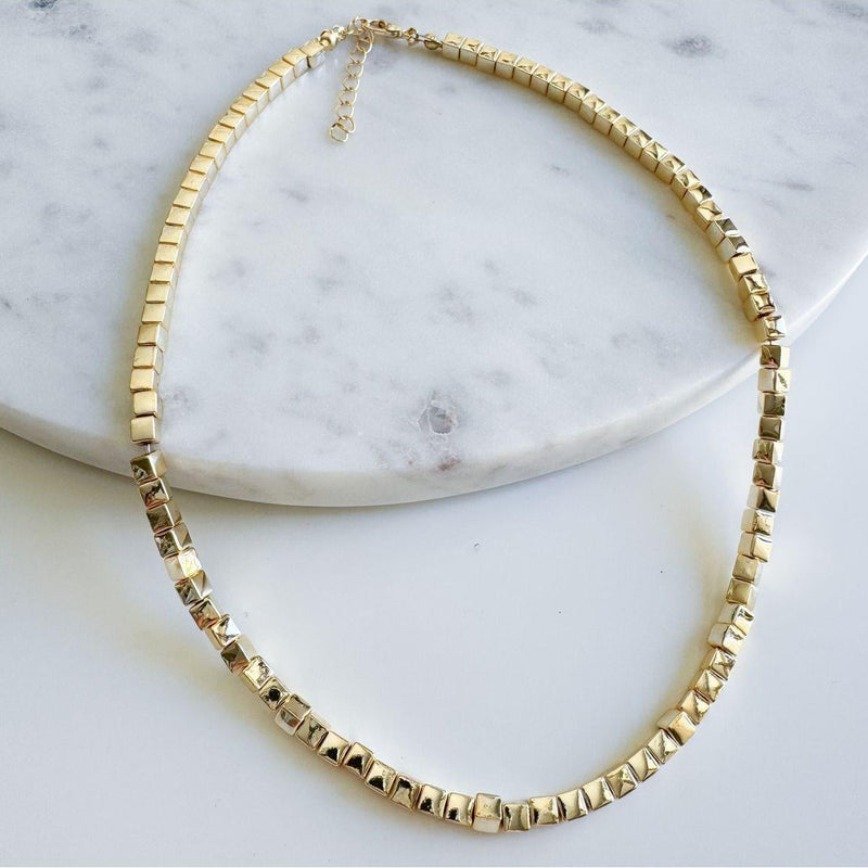 Kare Gold Topçuk Kolye Alternate